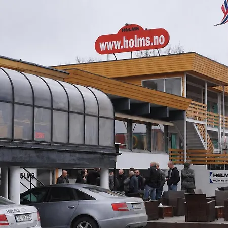 Holms Larvik 3*